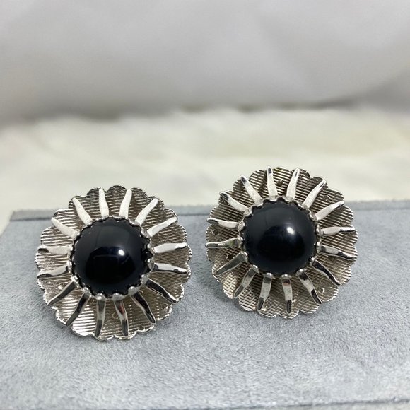 Sarah Coventry Jewelry - Vintage Sarah Coventry Flower Clip-on Earrings